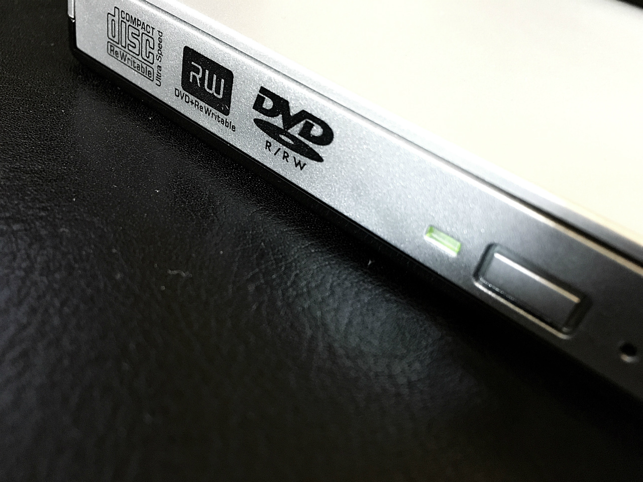 PR-Qtuo-Portable-DVD-Player-02