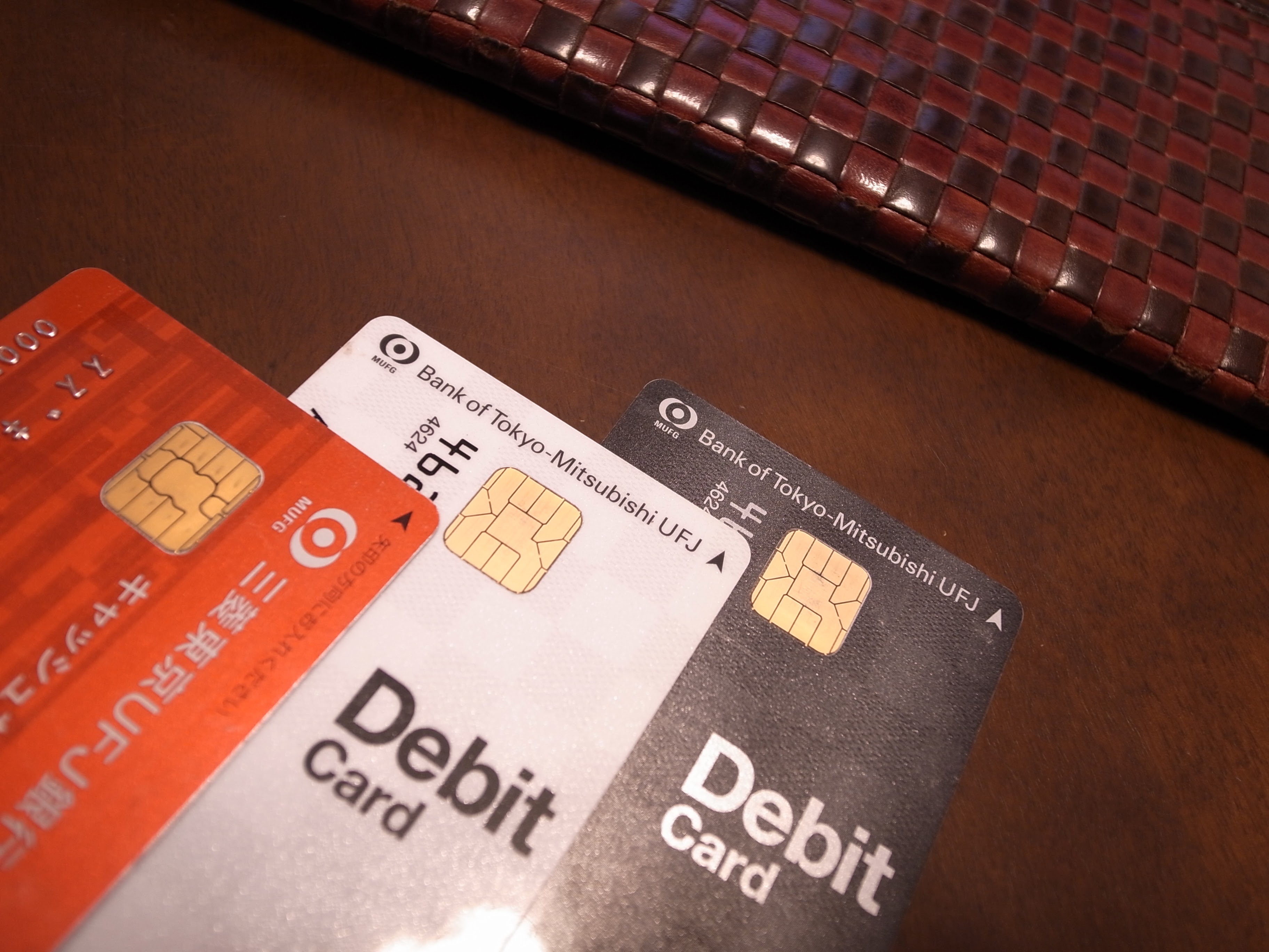 生活 三菱ｕｆｊ Visaデビットと楽天銀行jcbデビットカード 普段使い