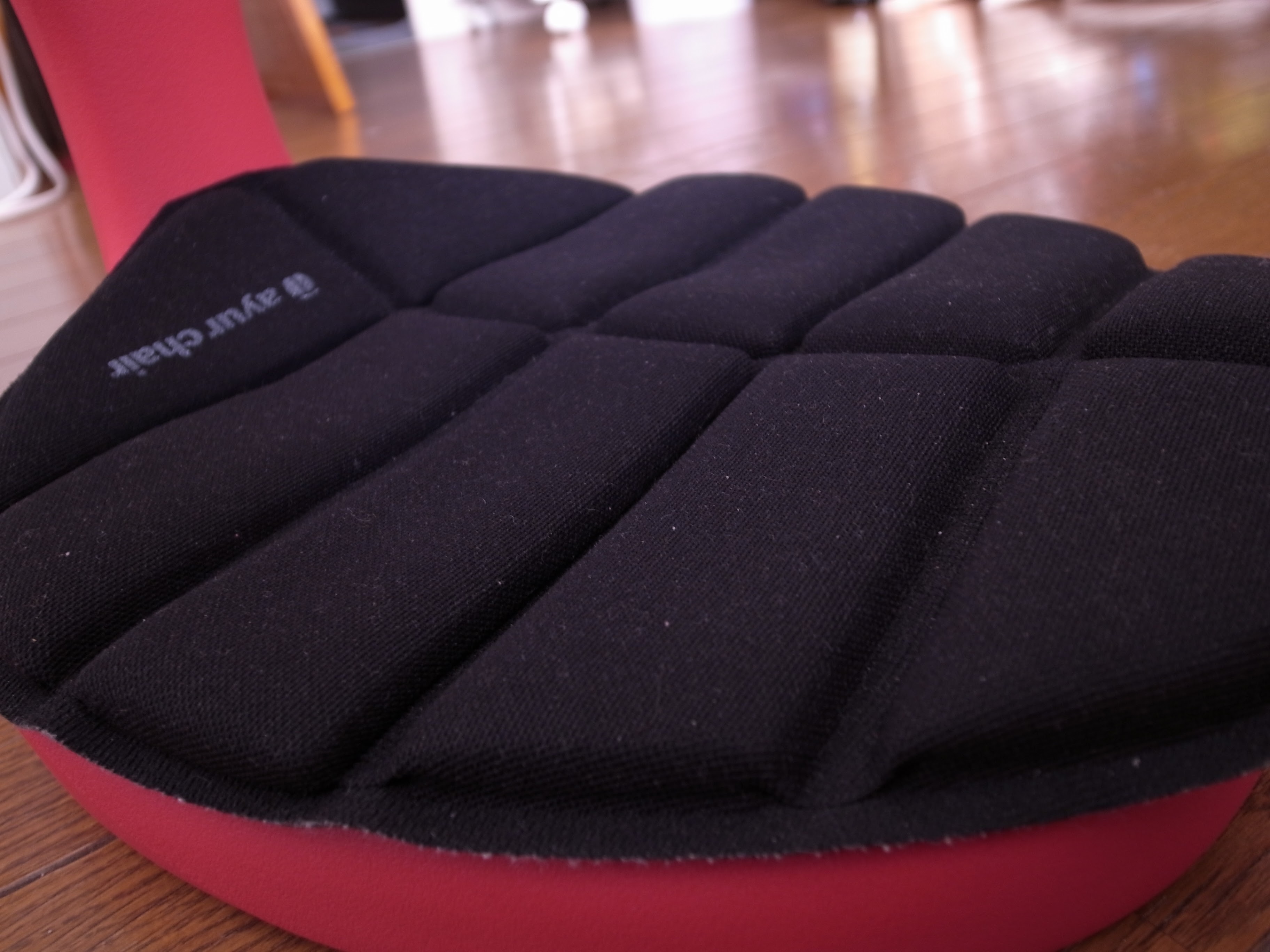 1108-201512] 椅子でも床でも姿勢が良くなる座面シート、アーユル