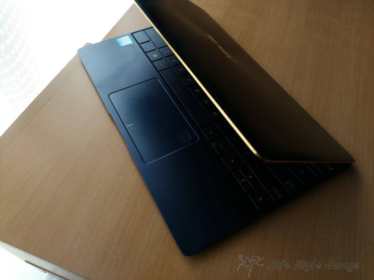 日用品] 1ヶ月後のASUS ZenBook 3 UX390UA。その使い勝手と印象を 